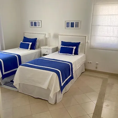 아파트 Beautiful For Rent In Quinta Do With Excellent Facilities Close To And Beach. *