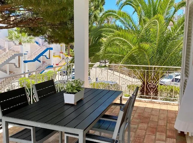 Апартаменты Beautiful For Rent In Quinta Do With Excellent Facilities Close To And Beach. Кинта-до-Лаго