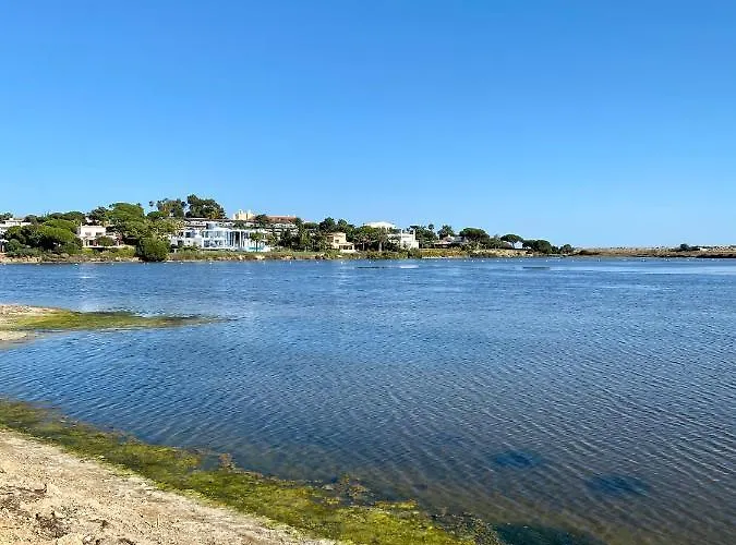 Beautiful For Rent In Quinta Do With Excellent Facilities Close To And Beach. Кинта-до-Лаго