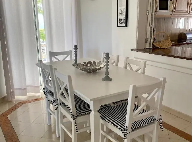 Beautiful For Rent In Quinta Do With Excellent Facilities Close To And Beach. Апартаменты Кинта-до-Лаго
