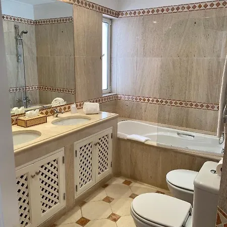 Beautiful For Rent In Quinta Do With Excellent Facilities Close To And Beach. アパート *