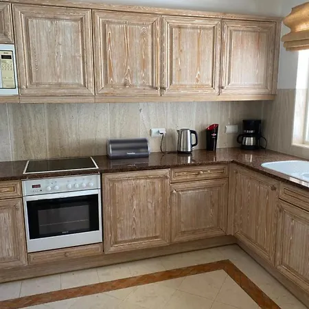 Beautiful For Rent In Quinta Do With Excellent Facilities Close To And Beach. アパート